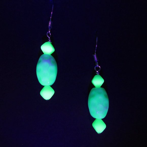 Uranium glass bead earrings - Picture 1 of 11